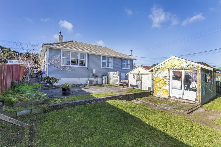 Photo of property in 17 Dimock Street, Titahi Bay, Porirua, 5022