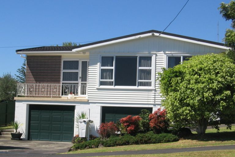 Photo of property in 1/11 Folkestone Street, Murrays Bay, Auckland, 0630