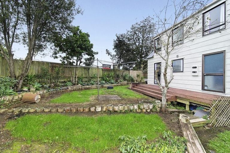 Photo of property in 15 Oreil Avenue, West Harbour, Auckland, 0618