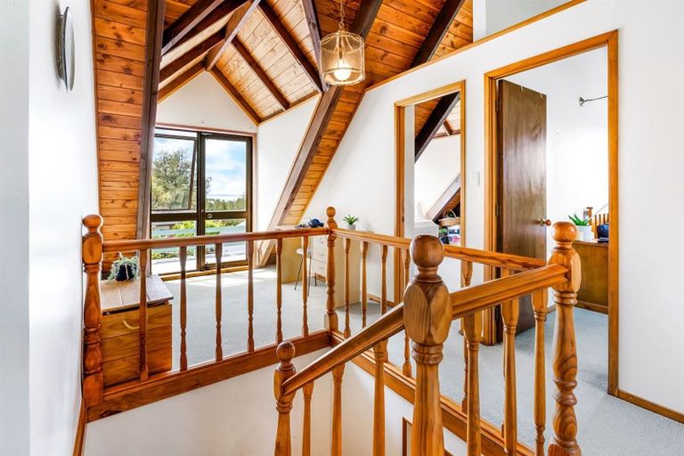 Photo of property in 21 Reynolds Place, Torbay, Auckland, 0630