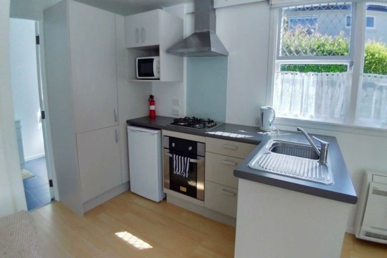 Photo of property in 4/2 Scarboro Terrace, Murrays Bay, Auckland, 0630