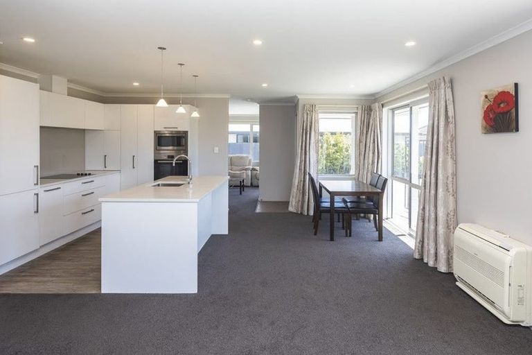Photo of property in 215 Mairehau Road, Burwood, Christchurch, 8083