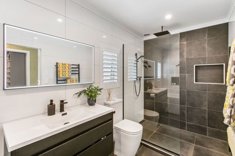 Photo of property in 76 Uxbridge Road, Cockle Bay, Auckland, 2014