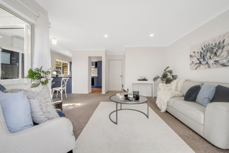 Photo of property in 2/17 Bain Place, Bucklands Beach, Auckland, 2014