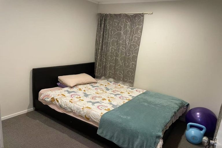 Photo of property in 2 Cranberry Place, Bucklands Beach, Auckland, 2012