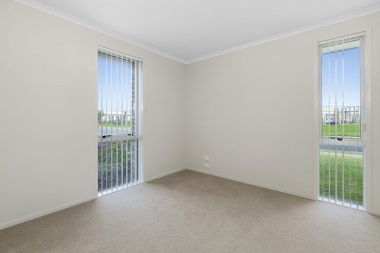 Photo of property in 1 Horokaka Place, Papamoa Beach, Papamoa, 3118