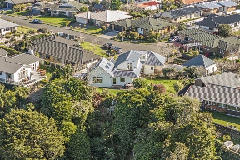 Photo of property in 3 Waiwera Place, Merrilands, New Plymouth, 4312