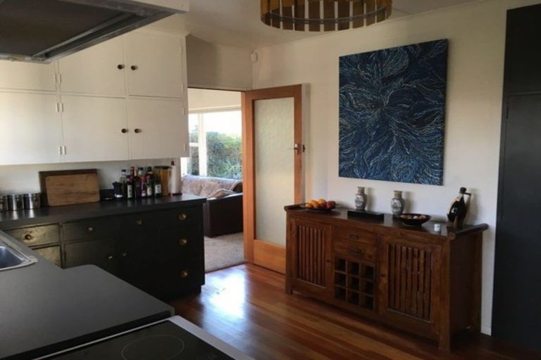 Photo of property in 8 Seddon Street, Carterton, 5713