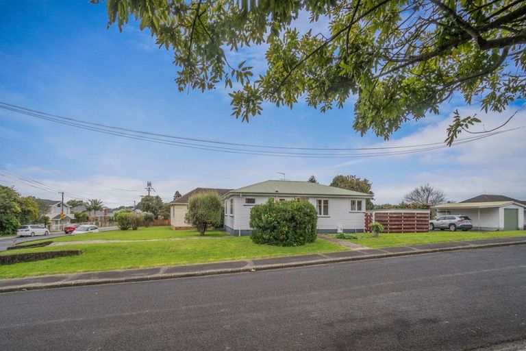 Photo of property in 10 Oakdale Road, Mount Roskill, Auckland, 1041