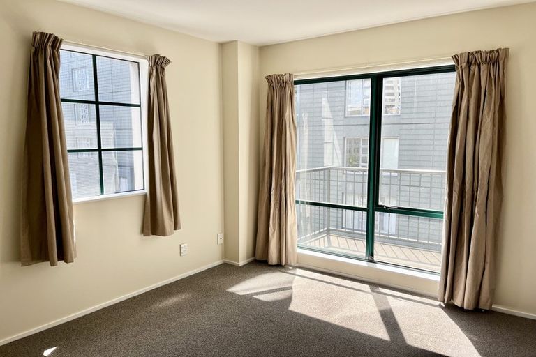 Photo of property in Courtenay Apartments, 505/120 Courtenay Place, Te Aro, Wellington, 6011