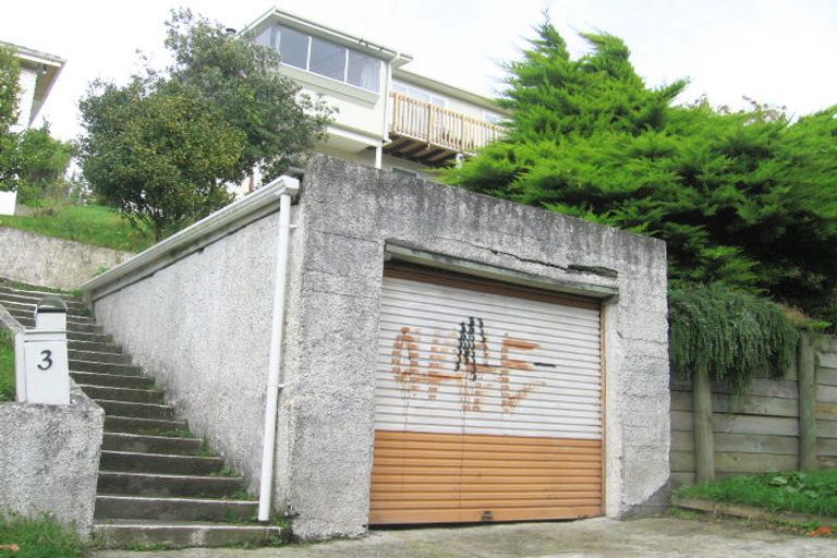 Photo of property in 5 Victory Crescent, Tawa, Wellington, 5028