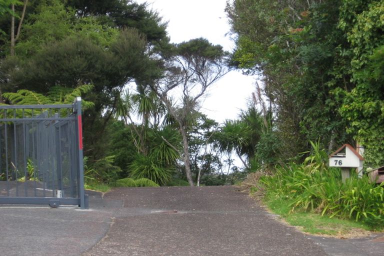 Photo of property in 76 Island Bay Road, Beach Haven, Auckland, 0626