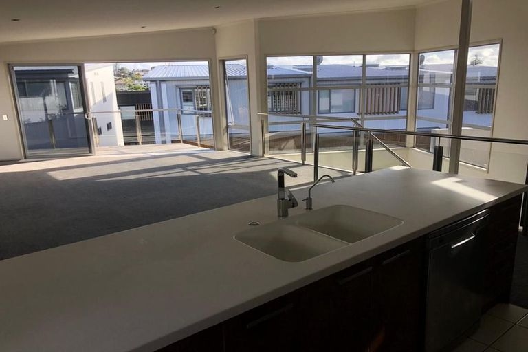 Photo of property in 2/348 Beach Road, Mairangi Bay, Auckland, 0630