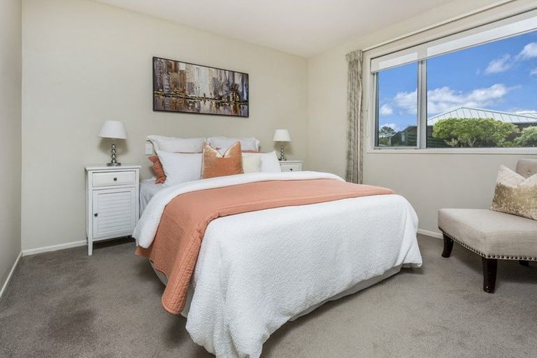 Photo of property in 19 Valerie Crescent, Okura, Albany, 0792