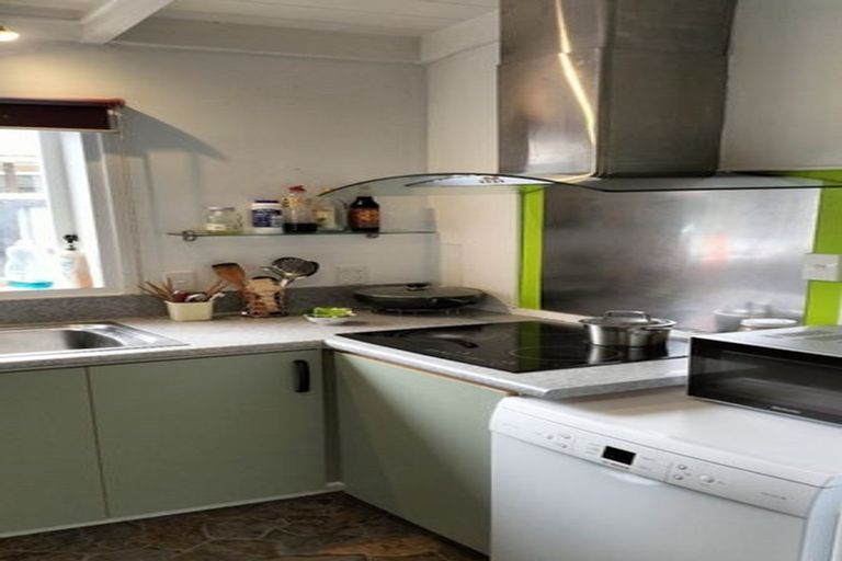 Photo of property in 38 Larchmont Grove, Totara Park, Upper Hutt, 5018