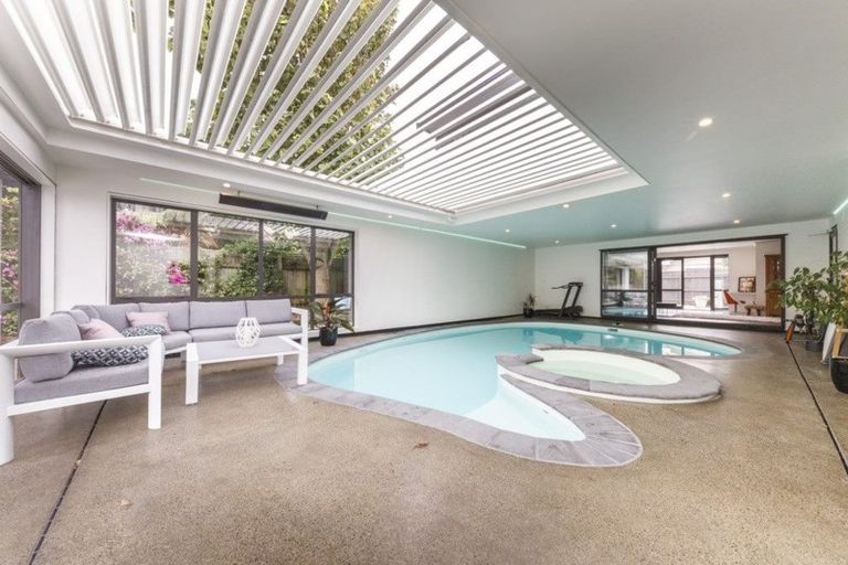 Photo of property in 2 Huata Place, West End, Palmerston North, 4412