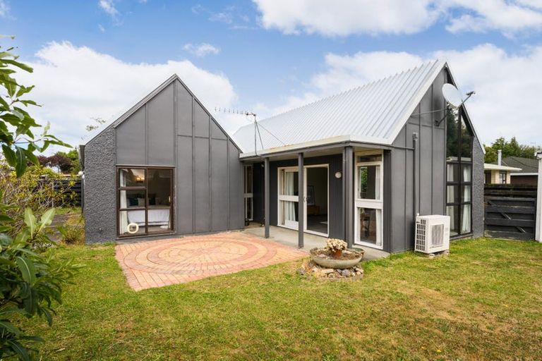 Photo of property in 9 Palliser Place, Milson, Palmerston North, 4414