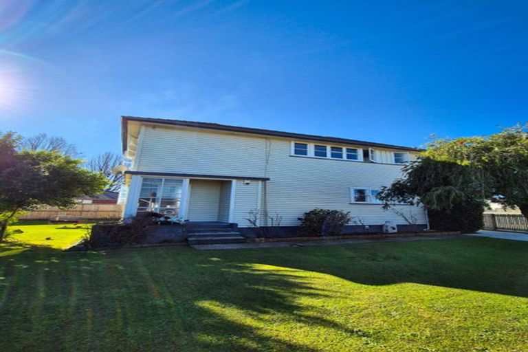 Photo of property in 35 Ross Crescent, Fairfield, Hamilton, 3214