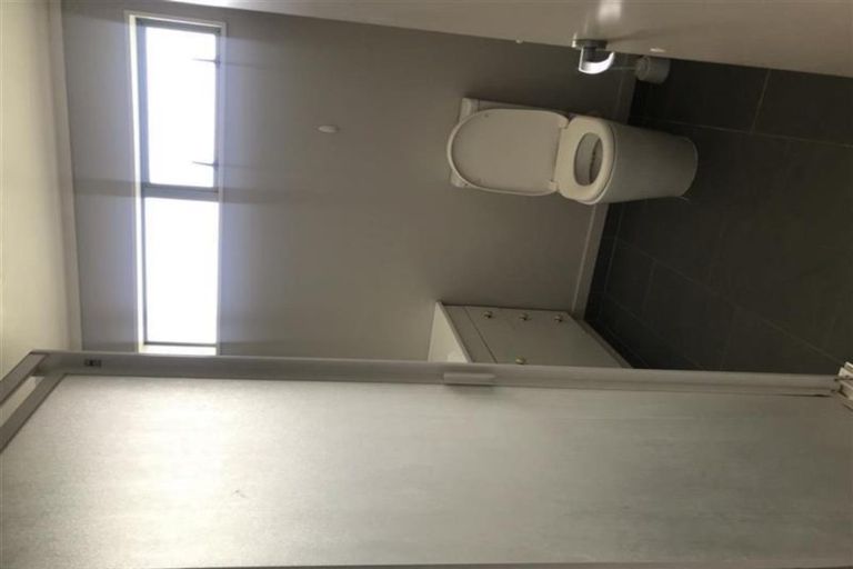 Photo of property in 2/9 Grenadine Place, Unsworth Heights, Auckland, 0632