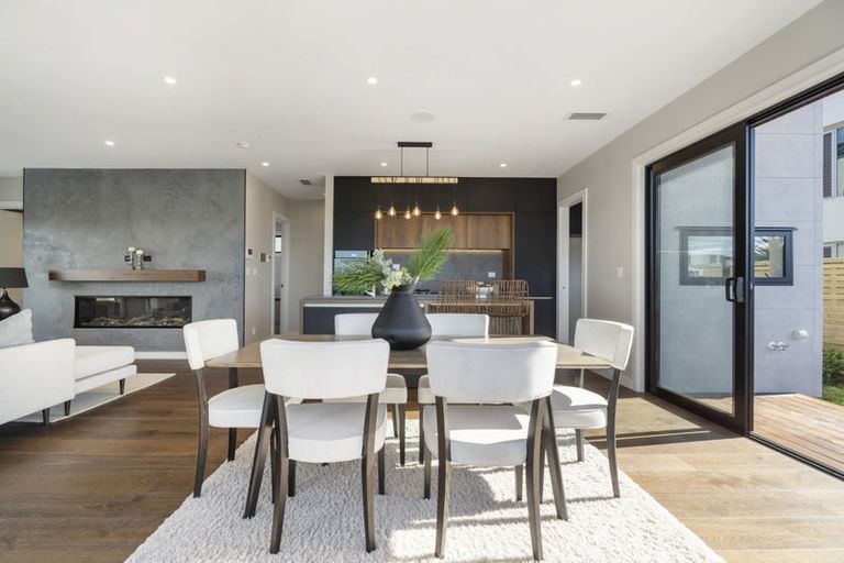 Photo of property in 20 Beach Road, Castor Bay, Auckland, 0620