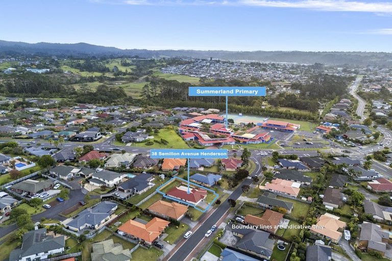 Photo of property in 38 Semillon Avenue, Henderson, Auckland, 0612