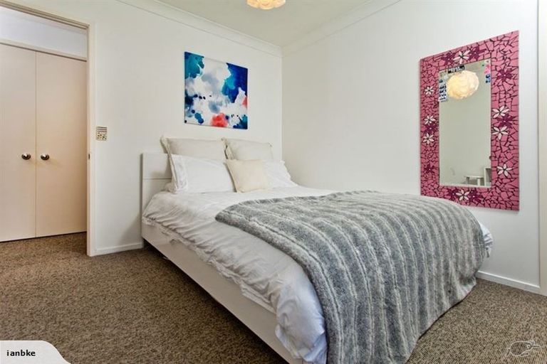 Photo of property in 32 Chadlington Avenue, Henderson, Auckland, 0612