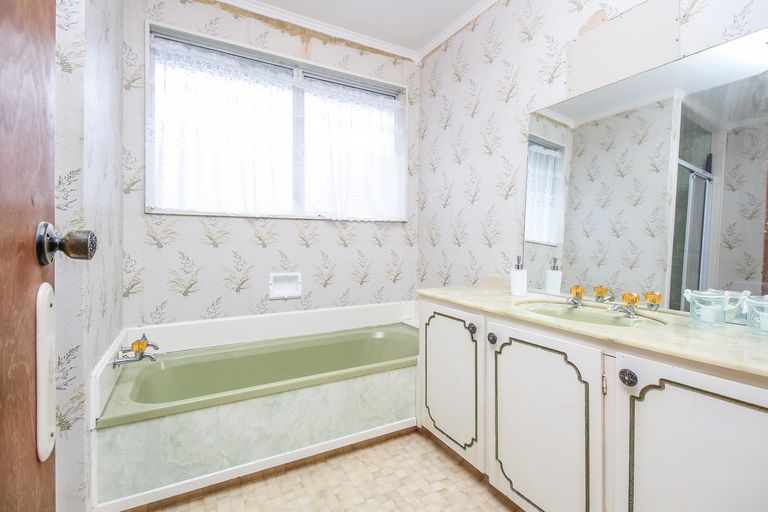 Photo of property in 12 Albemarle Place, Massey, Auckland, 0614