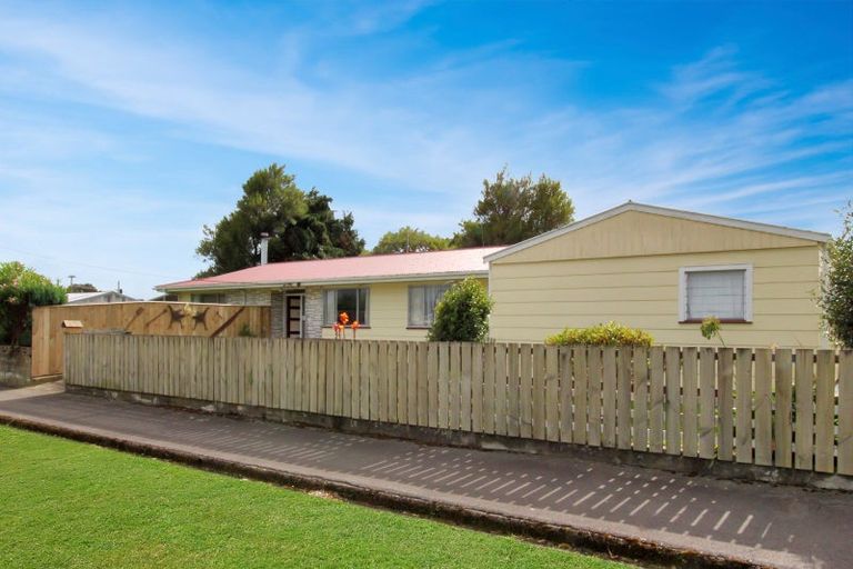 Photo of property in 17 Kiwi Street, Pahiatua, 4910