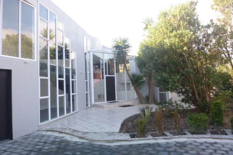 Photo of property in 18 London Road, Korokoro, Lower Hutt, 5012