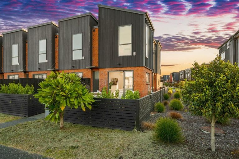 Photo of property in 33 Waka Moana Drive, Hobsonville, Auckland, 0616
