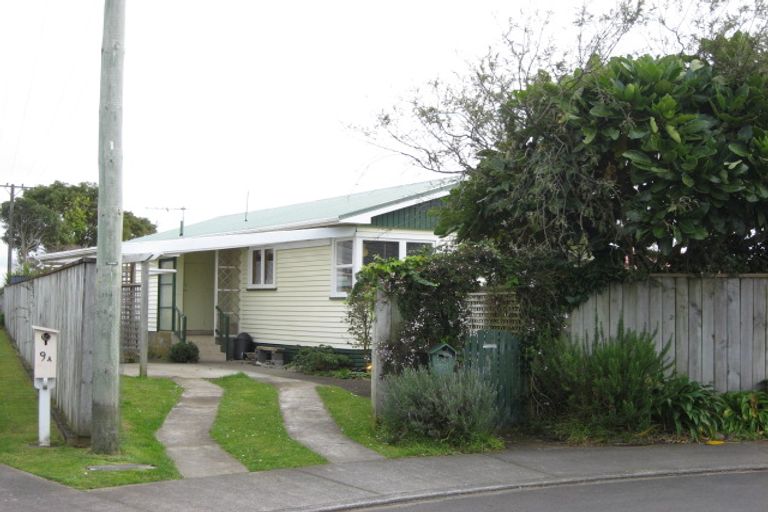 Photo of property in 11 Blenheim Place, Vogeltown, New Plymouth, 4310