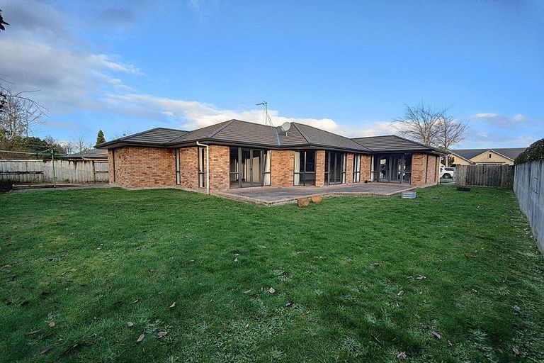 Photo of property in 44 Wiltshire Drive, Huntington, Hamilton, 3210