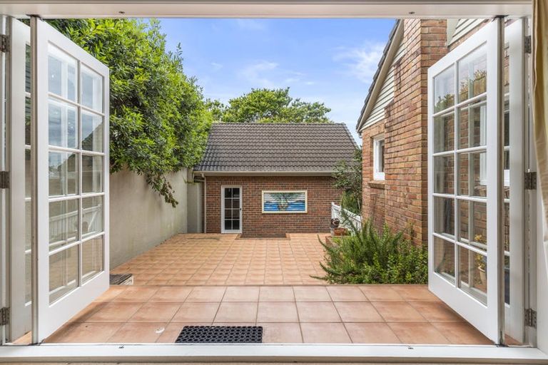 Photo of property in 206 Hurstmere Road, Takapuna, Auckland, 0622