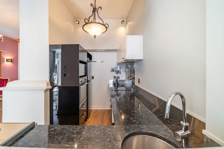 Photo of property in 24 Hobson Street, Thorndon, Wellington, 6011