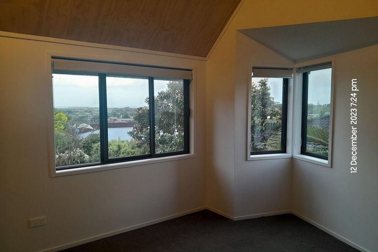 Photo of property in 80 Highland Park Drive, Highland Park, Auckland, 2010