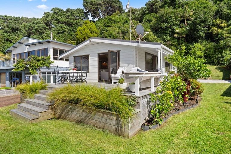 Photo of property in 12 Matakatia Parade, Matakatia, Whangaparaoa, 0930