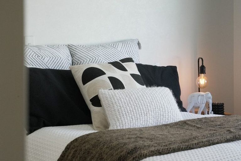 Photo of property in 15 Balmerino Grove, Waikanae, 5036