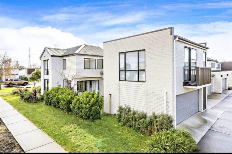 Photo of property in 23 Popokatea Drive, Takanini, 2112