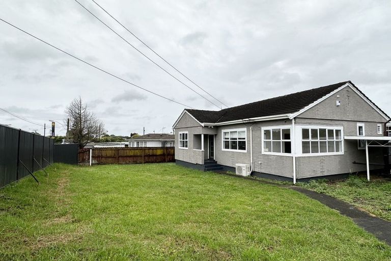 Photo of property in 18 Cambridge Terrace, Papatoetoe, Auckland, 2025