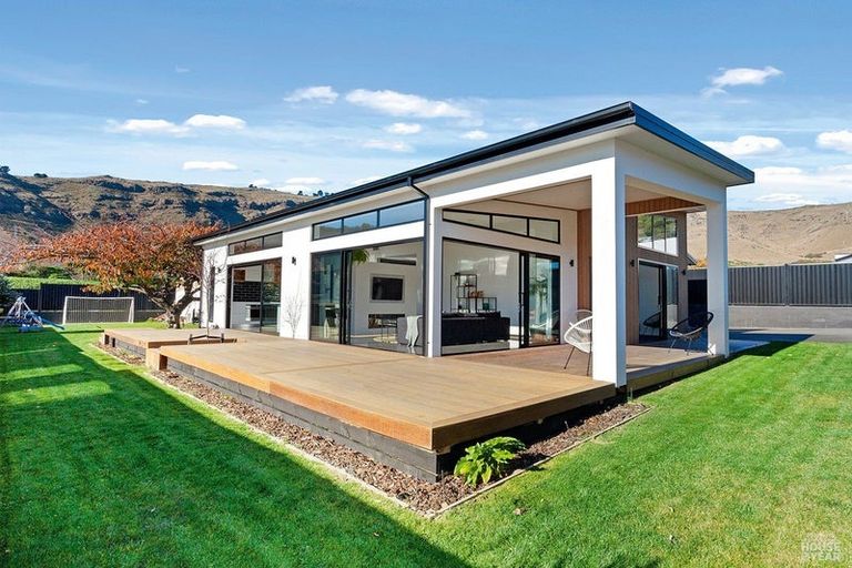 Photo of property in 72a Port Hills Road, Heathcote Valley, Christchurch, 8022