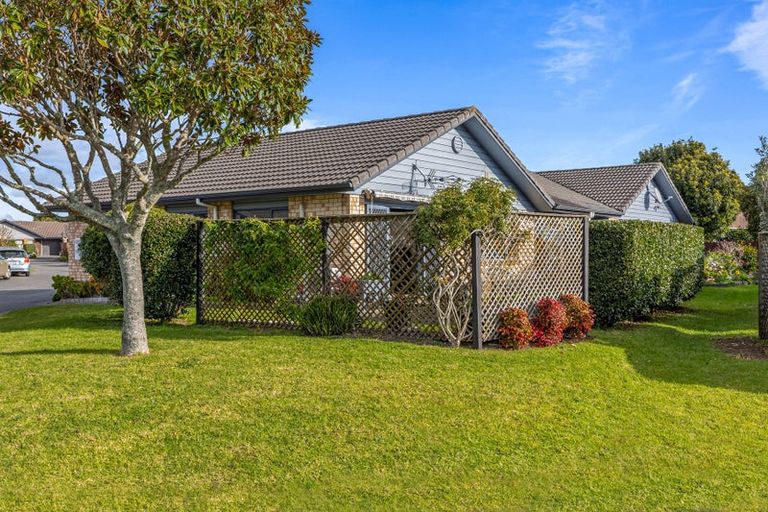 Photo of property in Waimanu Bay Village, 17/1 Piriti Drive, Te Atatu Peninsula, Auckland, 0610