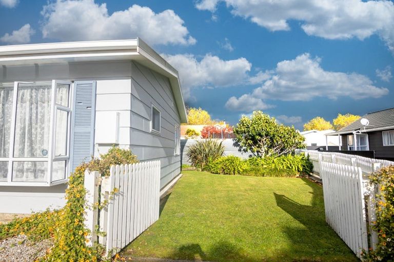 Photo of property in 19 Coromandel Court, Roslyn, Palmerston North, 4414