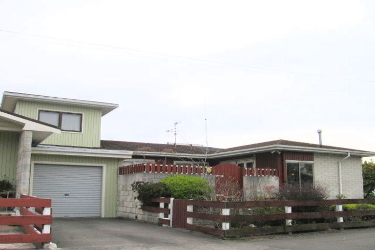 Photo of property in 17 Puketapu Road, Taradale, Napier, 4112