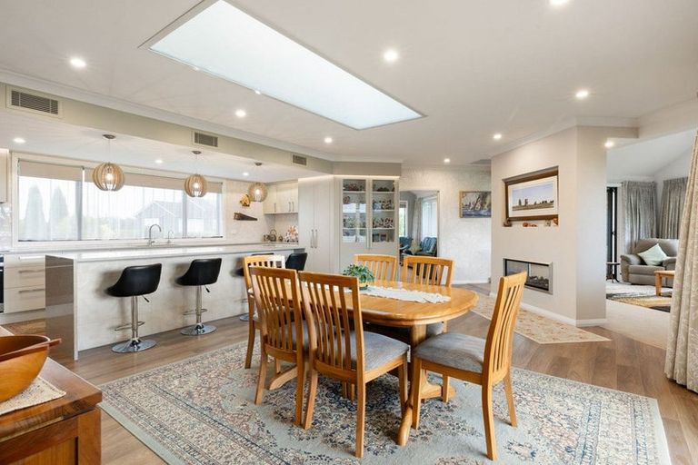 Photo of property in 2 Kotare Grove, Cambridge, 3434