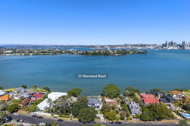 Photo of property in 21 Norwood Road, Bayswater, Auckland, 0622