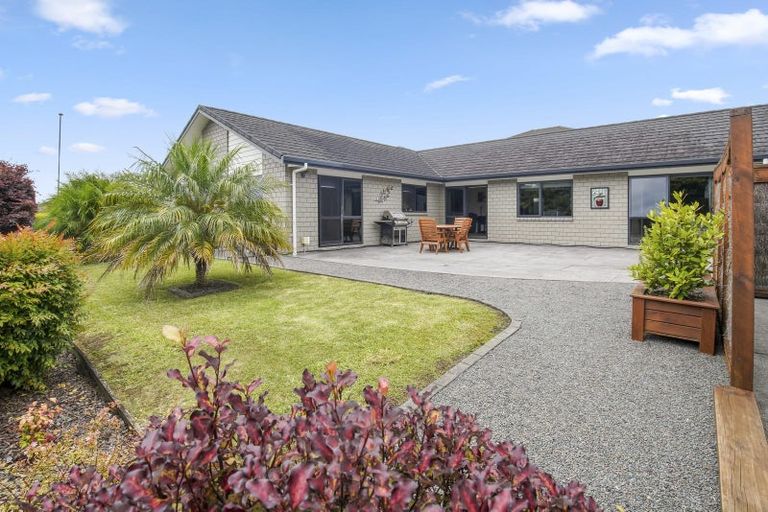 Photo of property in 14 Murray Becroft Avenue, Henderson Valley, Auckland, 0612