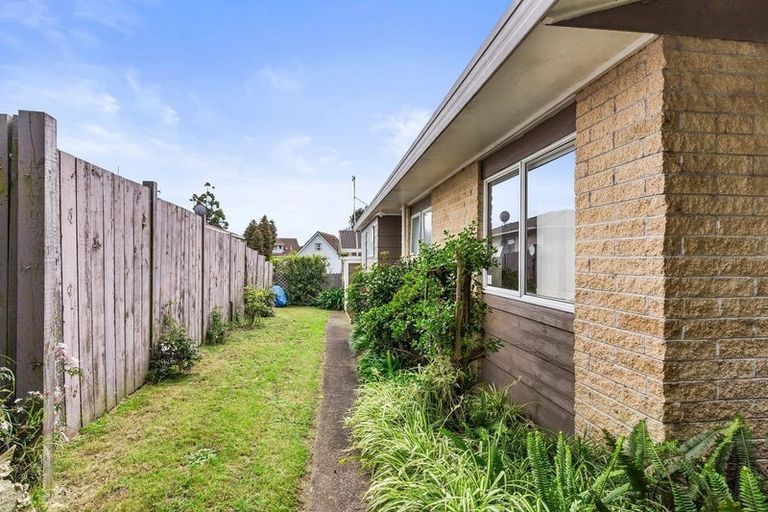 Photo of property in 2/50 Finlayson Avenue, Clendon Park, Auckland, 2103