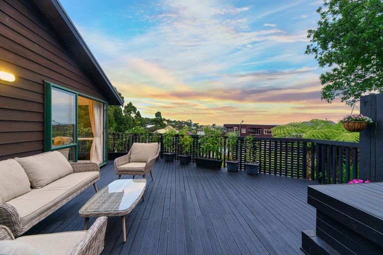 Photo of property in 92 Hadfield Street, Beach Haven, Auckland, 0626