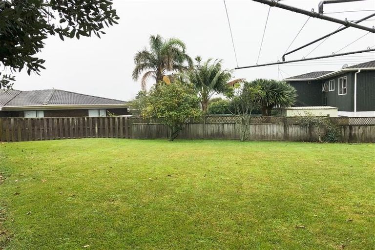 Photo of property in 42 Miltonia Avenue, Te Atatu South, Auckland, 0610