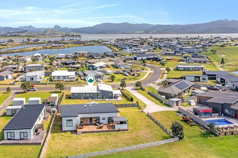 Photo of property in 139 Rangiora Crescent, Matarangi, Whitianga, 3592